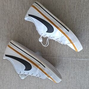 Nike White and Black Leather Sneakers Sz 8.5